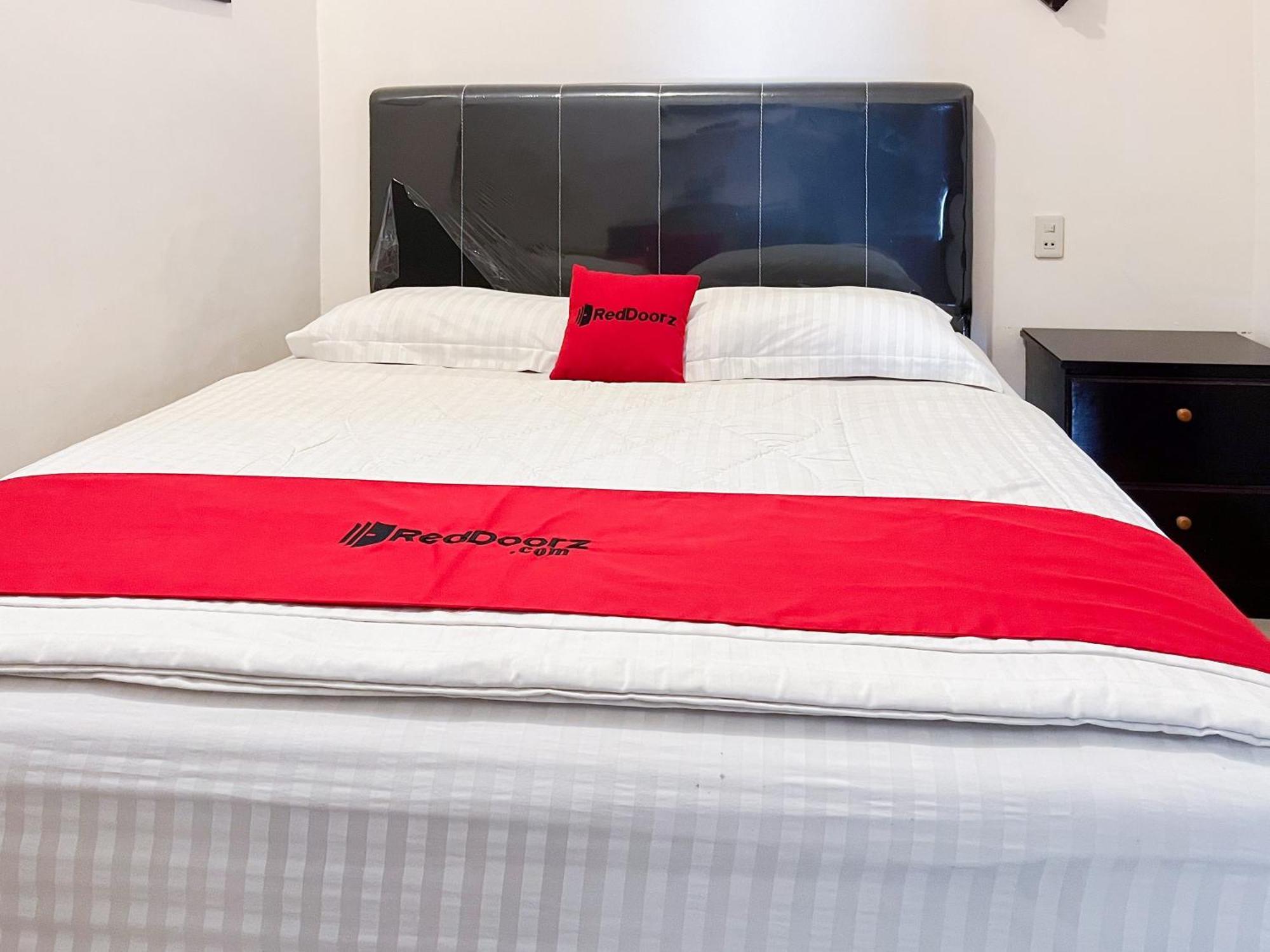 Hotel Reddoorz Near Pantai Pandan Sibolga 2 Halangan Exteriér fotografie